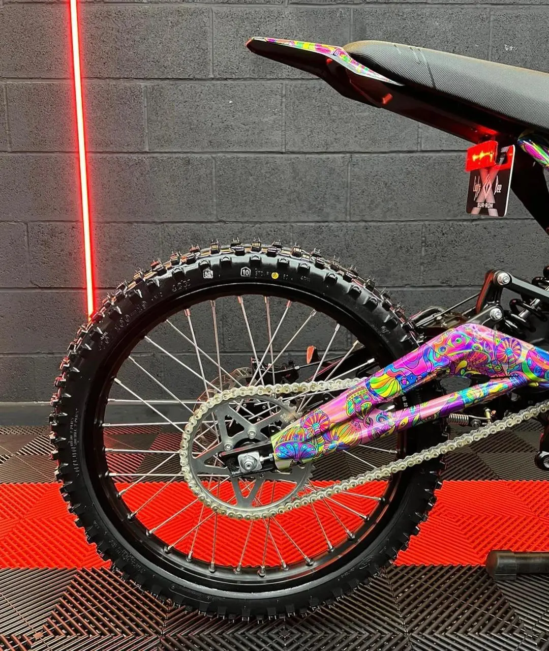 Custom French Lilac 2023 Surron LBX 60V For Sale - Image 2