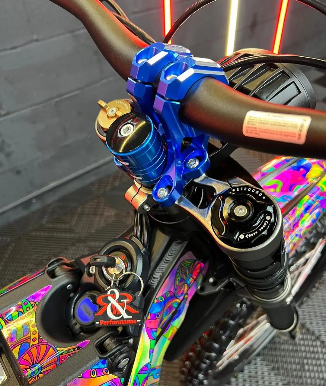 Custom French Lilac 2023 Surron LBX 60V For Sale - Image 4