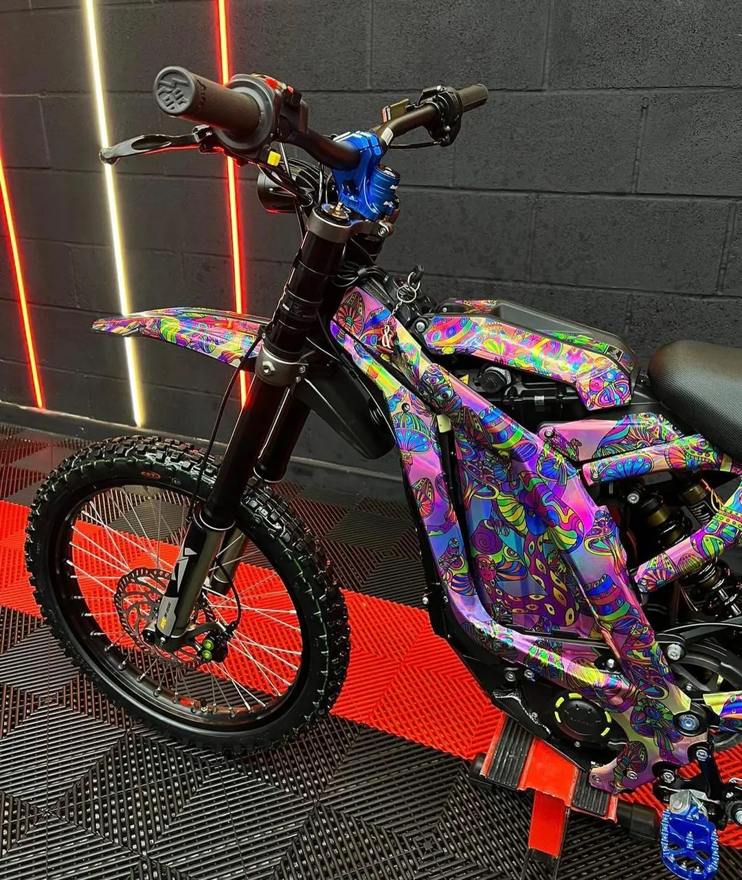 Custom French Lilac 2023 Surron LBX 60V For Sale - Image 6