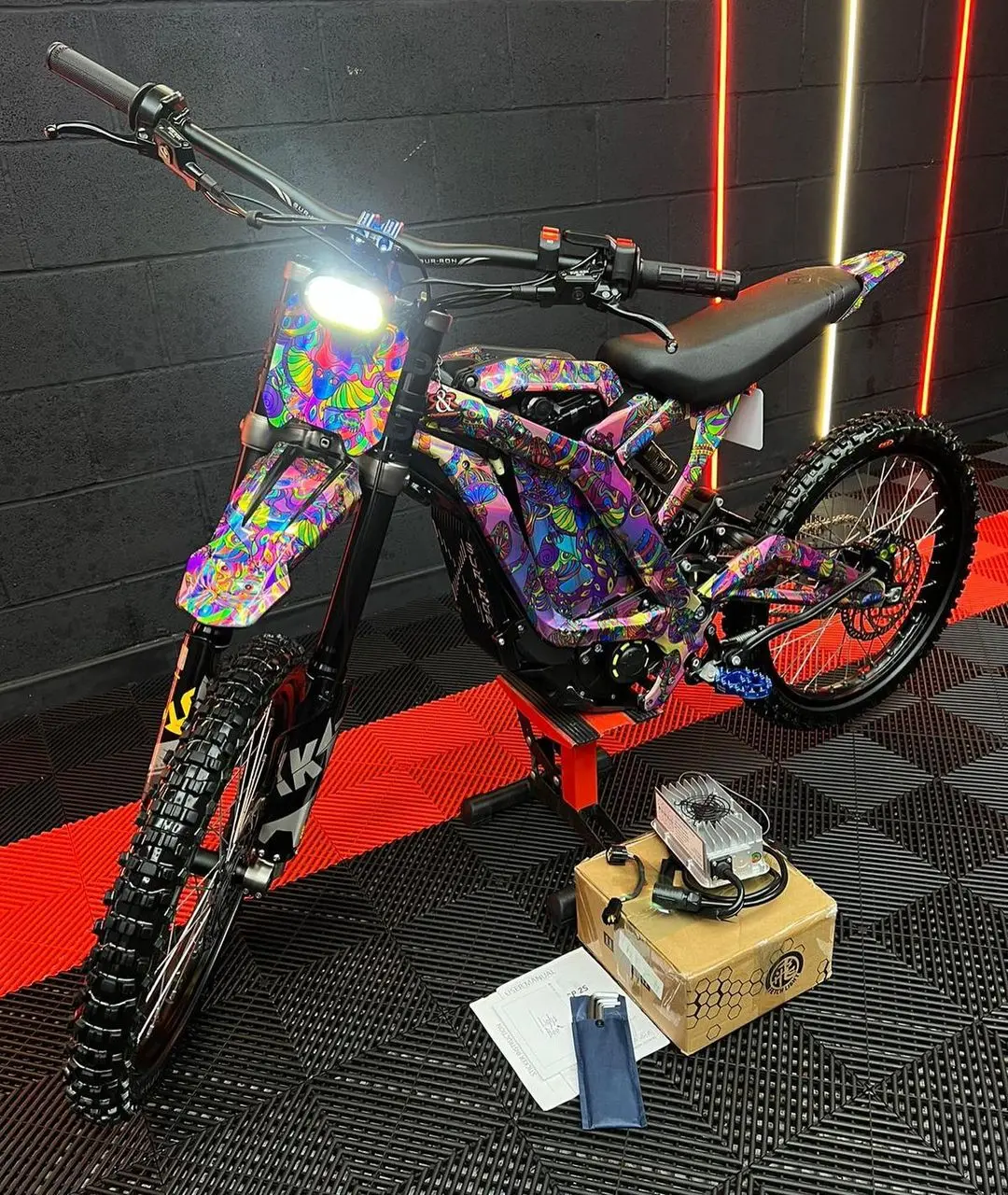 Custom French Lilac 2023 Surron LBX 60V For Sale - Image 8