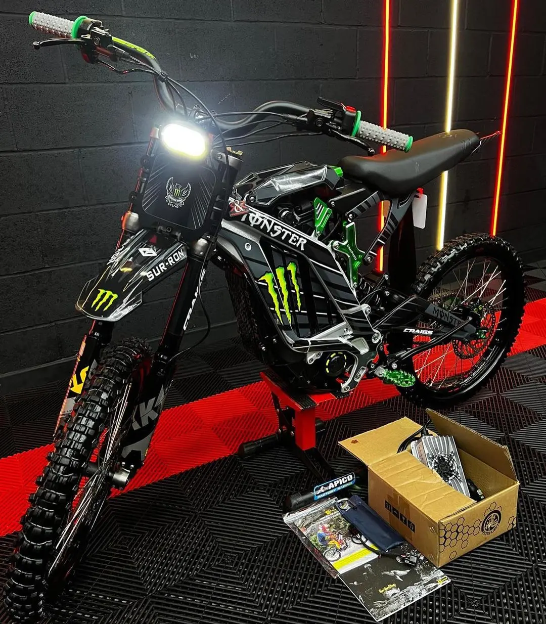 Custom Green 2023 Surron Light Bee 72V For Sale - Image 4