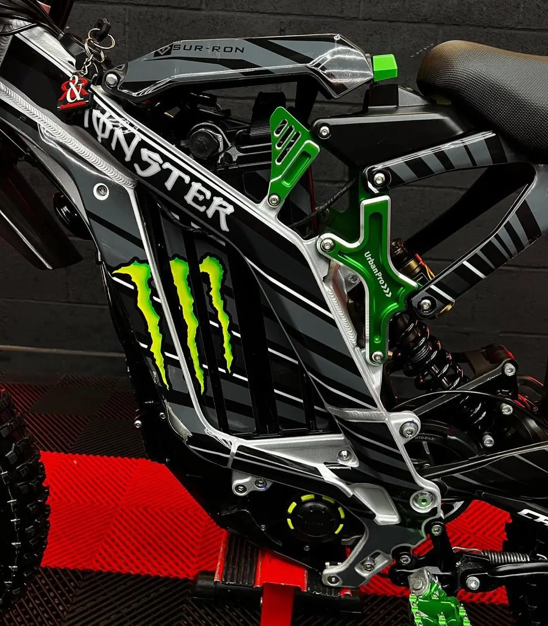 Custom Green 2023 Surron Light Bee 72V For Sale - Image 3