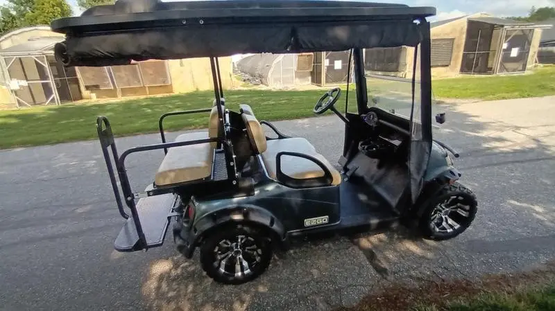 2015 E-Z-GO RXV Electric Golf Cart for Sale - Image 9