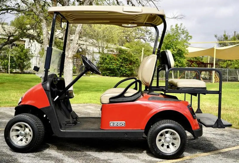 2017 E-Z-GO RXV 48V Golf Cart For Sale - Image 3