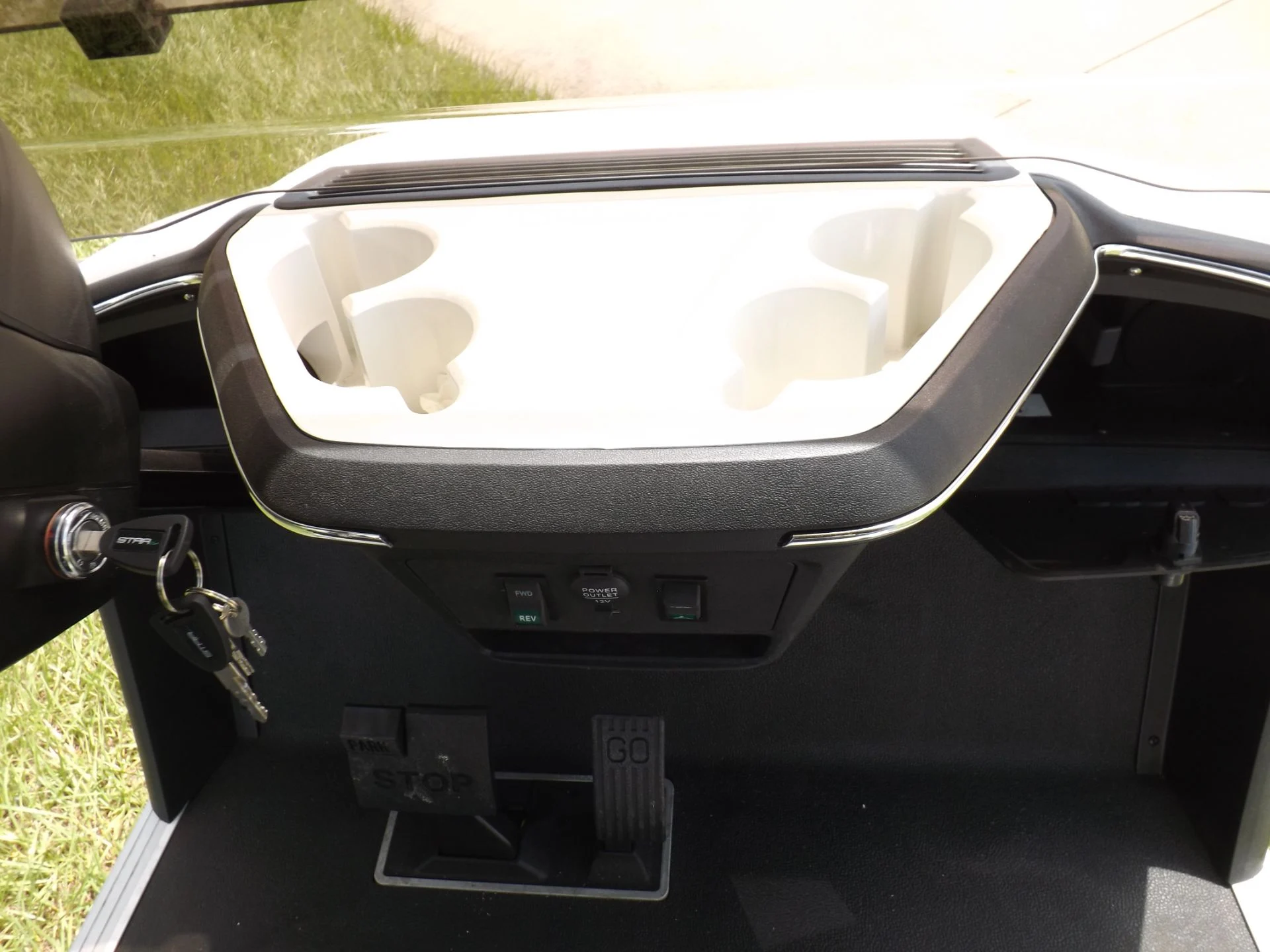 White 2023 Star EV SIRIUS 2+2 Golf Cart for Sale - Image 12