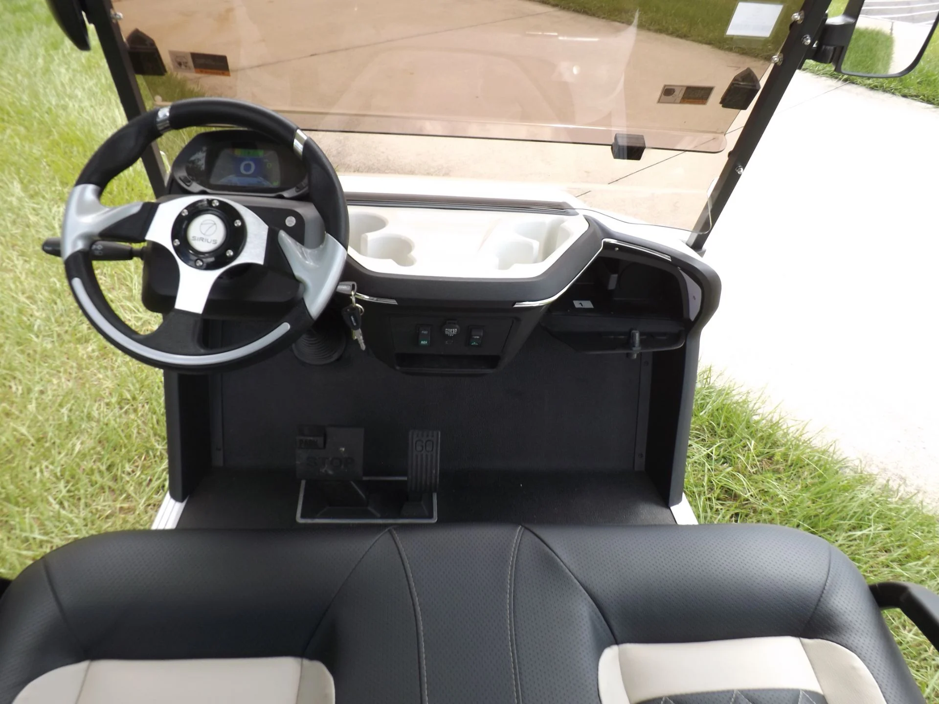 White 2023 Star EV SIRIUS 2+2 Golf Cart for Sale - Image 6