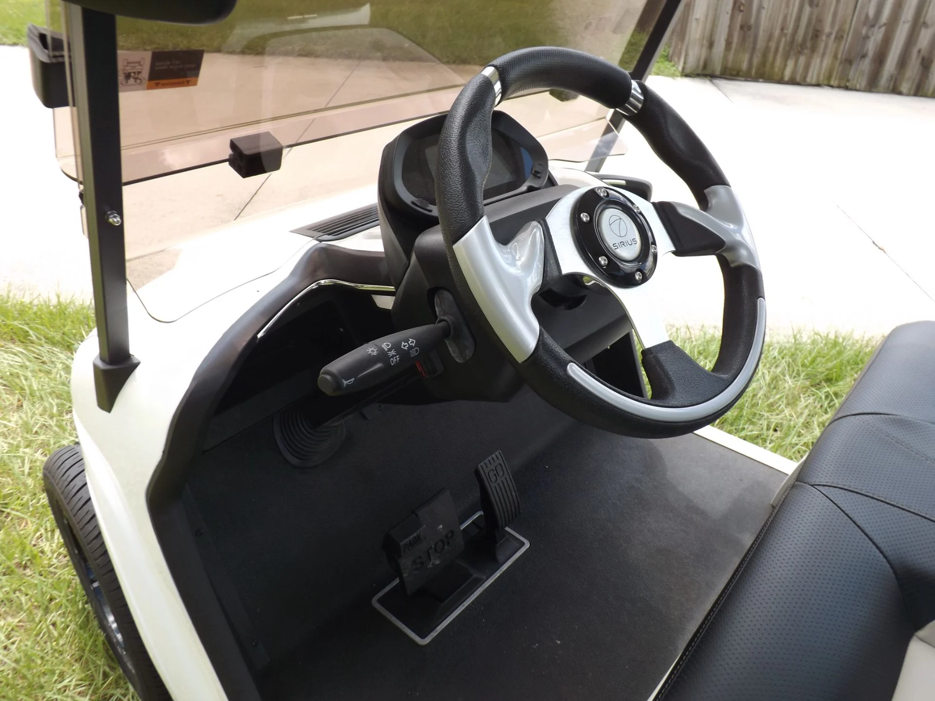 White 2023 Star EV SIRIUS 2+2 Golf Cart for Sale - Image 7